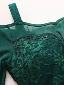 Ballroom Dance Costumes Dark Green Women's Elegant Polyester Lace Bateau Neck Lace Ruffles Dress Dance Dress