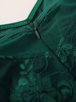 Ballroom Dance Costumes Dark Green Women's Elegant Polyester Lace Bateau Neck Lace Ruffles Dress Dance Dress