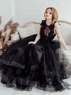 Black Bridal Dress A-Line Illusion Neckline Sleeveless Backless Applique Floor-Length Lace Tulle Bridal Gowns Free Customization