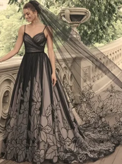 Black Wedding Dresses Lace A-Line V-neckline Sleeveless Spaghetti Straps With Train Bridal Dress
