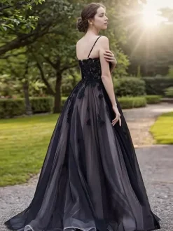 Black Loyal Wedding Dresses Princess Silhouette Sleeveless Lace Lace With Train Bridal Gown