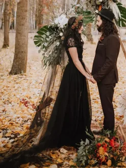 Black Wedding Dresses A-Line Short Sleeves Lace Floor-Length Bridal Dress Free Customization