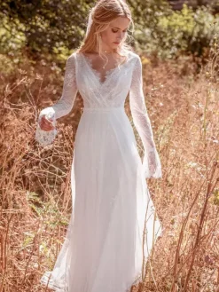 Boho Wedding Dress Lace A-Line With Train Backless Long Sleeves V-Neck White Hippie Bridal Dresses Free Customization