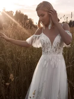 Boho Wedding Dress Lace Feathers A-Line With Train Natural Waist Zipper Short Sleeves V-Neck Ivory