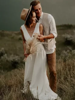 Boho Wedding Dress Lace Lace A-Line With Train Natural Waist Zipper Sleeveless V-Neck White