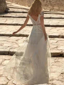 Boho Wedding Dress Tulle Lace A-Line With Train Natural Waist Wedding Dress Functional Buttons Short Sleeves V-Neck Ivory