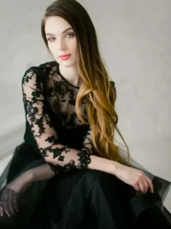 Gothic Black Wedding Dresses A-Line Jewel Neck Long Sleeves Tulle Lace Floor-Length Bridal Dress Free Customization