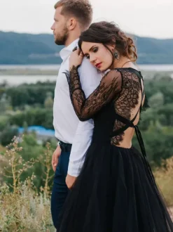 Gothic Black Wedding Dresses A-Line Long Sleeves Backless Lace Up With Train Bridal Gown Free Customization