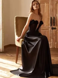 Gothic Wedding Dresses 2026 Lace A-Line Sleeveless With Train Bridal Dress Free Customization