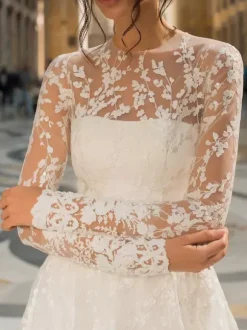 Ivory Simple Lace Wedding Dress With Train Jewel Neck Long Sleeves A-Line Bridal Dresses Free Customization