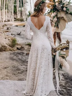 Ivory Lace Wedding Dresses With Train V-Neck Long Sleeves Floor-Length Bridal Gowns Free Customization