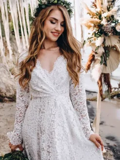 Ivory Lace Wedding Dresses With Train V-Neck Long Sleeves Floor-Length Bridal Gowns Free Customization