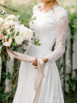 Ivory Simple Lace Wedding Dress With Train A-Line Jewel Neck Lace Up Long Sleeves Bridal Gowns Free Customization