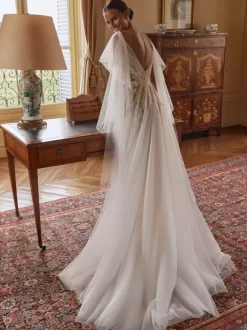 Lace Wedding Dress With Removable Sleeves A-Line Lace V-Neck Bridal Gowns
