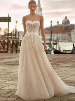Lace Wedding Dress Strapless Sleeveless With Train Lace Bridal Gowns Free Customization