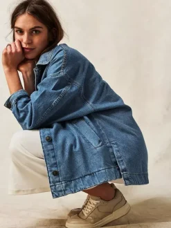 Oversized Denim Jacket For Women - Medium Wash Boyfriend Fit Side Slit Trucker Coat - Spring Daily Streetwear 2026