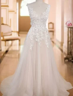 Plus Size Wedding Dresses 2026 Tulle Deep V Neck A Line Sleeveless Multilayer Tulle Lace Applique Classic Bridal Gowns With Train