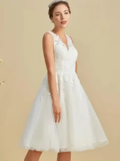 Short Wedding Dress Knee-Length V-Neck Sleeveless A-Line Natural Waist Lace Bridal Dresses