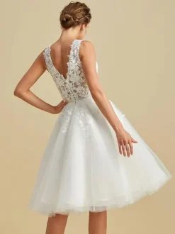 Short Wedding Dress Knee-Length V-Neck Sleeveless A-Line Natural Waist Lace Bridal Dresses