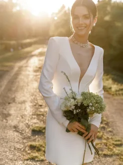 Short Wedding Dress V-Neck Long Sleeves Sheath Short Bridal Gowns