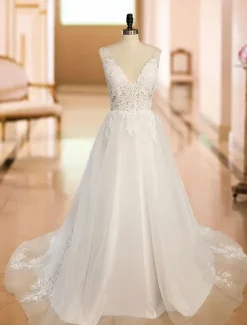 Simple Wedding Dress 2026 A Line V Neck Straps Sleeveless Lace Appliqued Tulle Bridal Gown