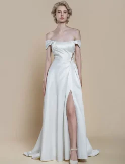 Simple Wedding Dress Ball Gown Designed Neckline Sleeveless Pearls 20cm Bridal Gowns