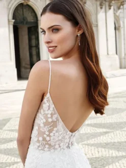 Simple Wedding Dress Lace V-Neck Sleeveless Lace A-Line Bridal Dresses Free Customization
