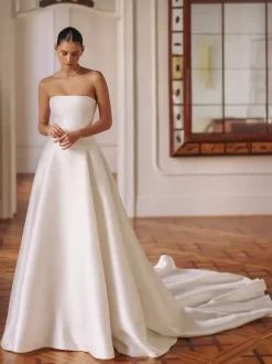 Simple Wedding Dress Polyester Designed Neckline Sleeveless Bows Ball Gown 50cm Bridal Dresses