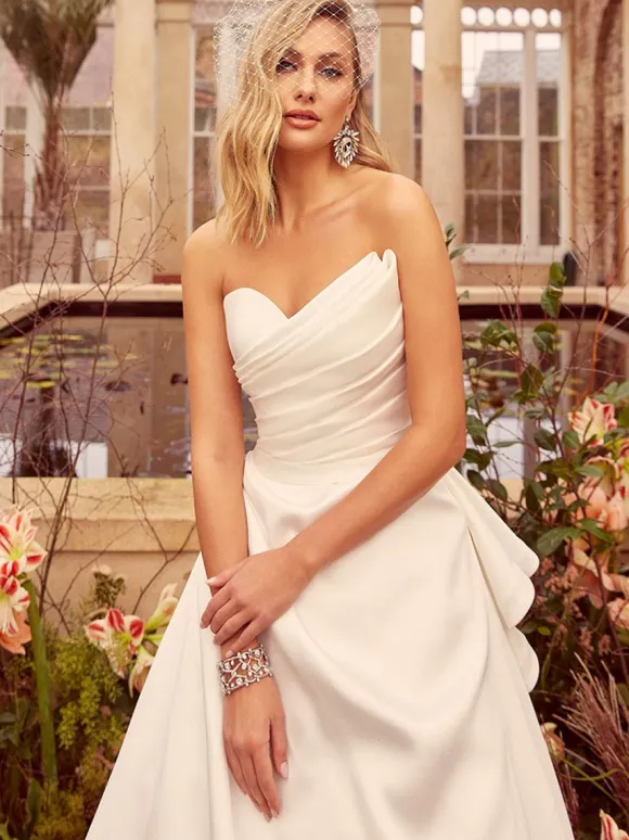 Simple Wedding Dress Satin Fabric Strapless Sleeveless Pleated A-Line Bridal Gowns