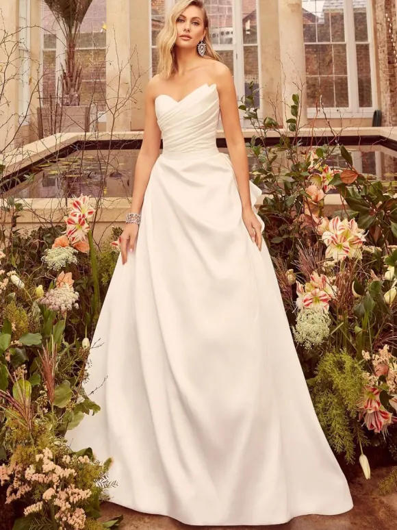 Simple Wedding Dress Satin Fabric Strapless Sleeveless Pleated A-Line Bridal Gowns