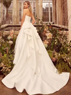 Simple Wedding Dress Satin Fabric Strapless Sleeveless Pleated A-Line Bridal Gowns