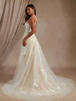 Simple Wedding Dress A-Line V-Neck Sleeveless Lace Bridal Gowns Free Customization