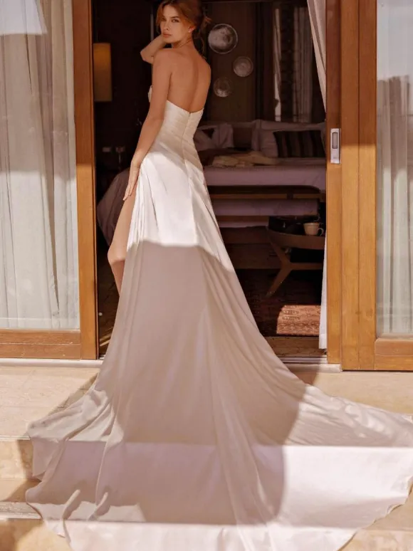 Simple Wedding Dress Satin Fabric Sweetheart Neck Sleeveless Split Front A-Line Bridal Dresses