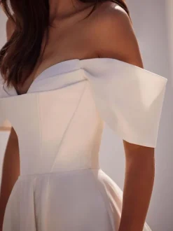 Vintage Wedding Dress Court Train Off-The-Shoulder Sleeveless Satin Fabric Bridal Gowns