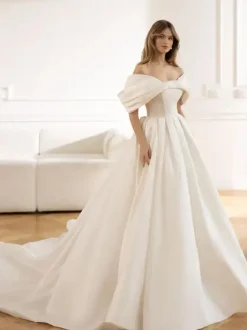 Vintage Wedding Dresses Strapless Sleeveless Natural Waist Satin Fabric With Train Pockets Bridal Dress