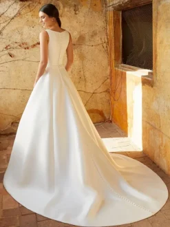 Vintage Wedding Dress Floor-Length Court Train V-Neck Sleeveless Buttons Satin Fabric Bridal Gowns
