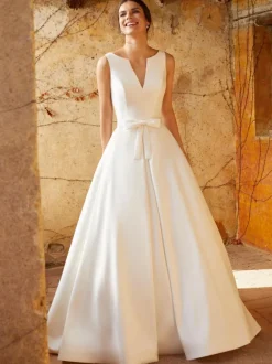 Vintage Wedding Dress Floor-Length Court Train V-Neck Sleeveless Buttons Satin Fabric Bridal Gowns