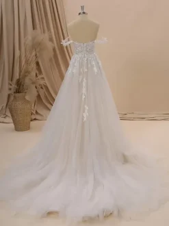 Wedding Dress With Train A-Line Sleeveless Lace Sweetheart Neck Bridal Dresses