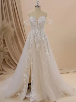 Wedding Dress With Train A-Line Sleeveless Lace Sweetheart Neck Bridal Dresses