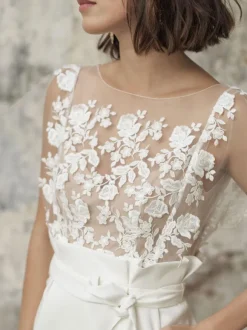 White Short Wedding Dresses Illusion Jewel Neckline Short Sleeves Sheath Lace Bows Cut-Outs Ruffles Bridal Dresses Free Customization
