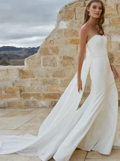 White Simple Mermaid Causal Wedding Dress Sheath Strapless Sleeveless Buttons With Chapel Train Satin Bridal Dresses Free Customization
