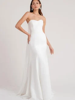 White Simple Mermaid Causal Wedding Dress Sheath Strapless Sleeveless Buttons With Chapel Train Satin Bridal Dresses Free Customization