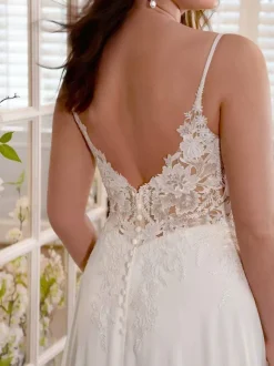 White Simple Wedding Dress A-Line V-Neck Stripes Neck Sleeveless Backless Lace Bridal Dresses Free Customization