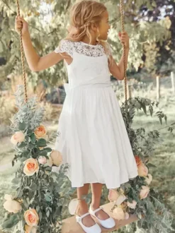 White Flower Girl Dresses White Polyester Short Sleeves Jewel Neck Flower Girl Dresses