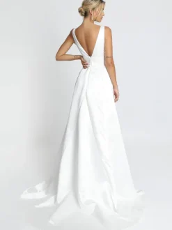 White Simple Causal Wedding Dress Satin Fabric V-Neck Sleeveless Backless A-Line Bridal Dresses Free Customization