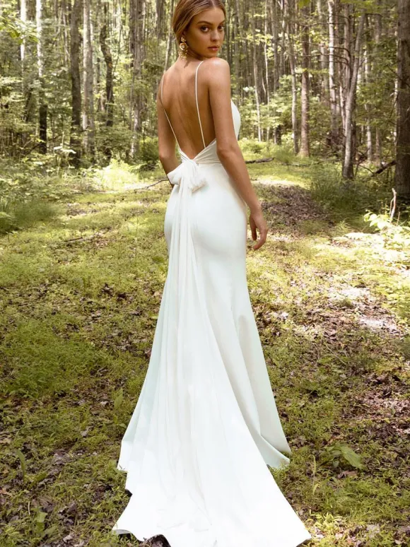 White Simple Causal Wedding Dress Spaghetti Straps Satin Fabric V-Neck Sleeveless Ruffles Mermaid Bridal Dresses Free Customization