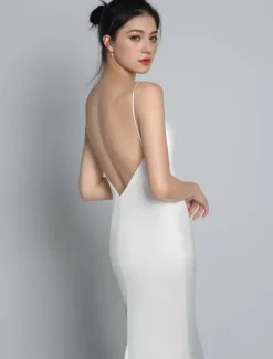 White Simple Causal Wedding Dress With Train Sheath V-Neck Spaghetti Straps Sleeveless Backless Bridal Dresses Free Customization