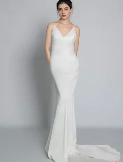White Simple Causal Wedding Dress With Train Sheath V-Neck Spaghetti Straps Sleeveless Backless Bridal Dresses Free Customization