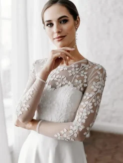White Simple Causal Wedding Dress A-Line Illusion Neckline Long Sleeves Pearls Train Satin Fabric Lace Bridal Gowns Free Customization