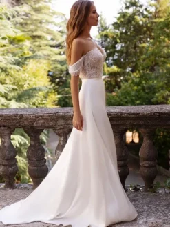 White Simple Causal Wedding Dress Satin Fabric Strapless Sleeveless Cut Out A-Line Off The Shoulder Long Bridal Dresses Free Customization